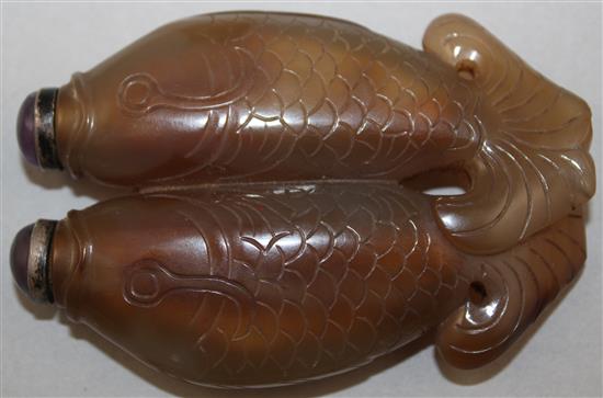 A Chinese chalcedony twin fish snuff bottle, 1850-1920, 7.4cm, Richards no.140